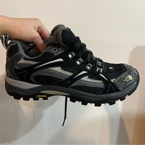 North face hiking shoes women’s 7.5
